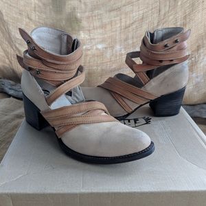 Freebird Grind in Taupe